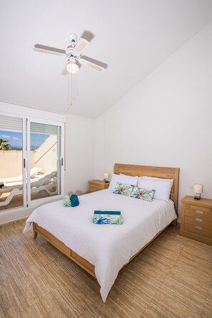 3 bedrooms, desk, iron/ironing board, WiFi