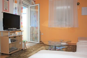 1 bedroom, free WiFi, bed sheets - Apartment Roko near the beach (Krk)