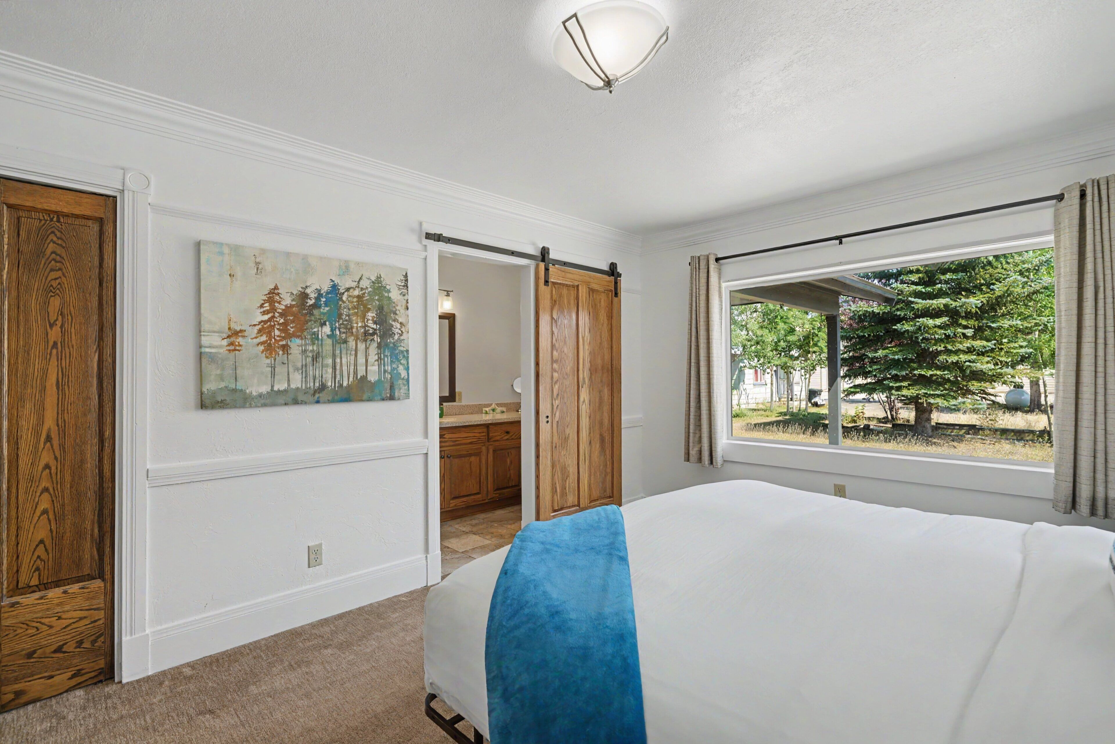 3 bedrooms, iron/ironing board, travel cot, WiFi