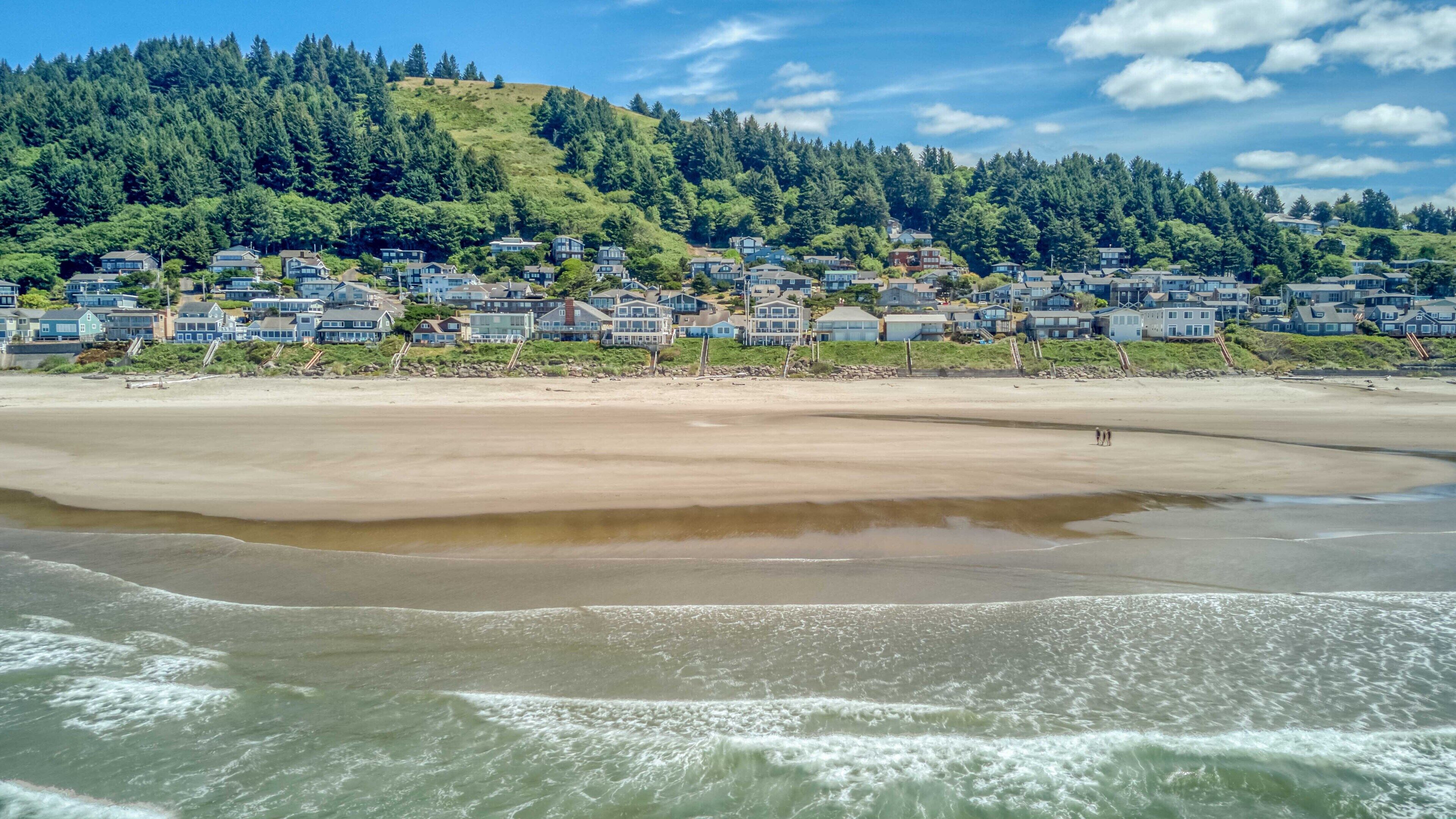 Ocean's Edge Oceanfront Home Roads End Home with Private Beach Access!!