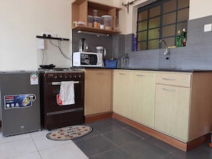Microwave, oven, stovetop, coffee/tea maker
