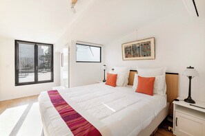 3 bedrooms, in-room safe, desk, iron/ironing board