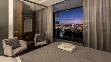 ดีลักซ์วิลล่า, 4 ห้องนอน, สระว่ายน้ำส่วนตัว, วิวทะเล | 4 ห้องนอน, เครื่องนอนป้องกันสารก่อภูมิแพ้, ตู้นิรภัยในห้องพัก