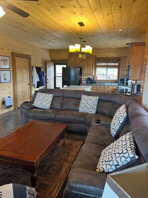 Smart-TV, Kamin, DVD-Player, Tischtennisplatte