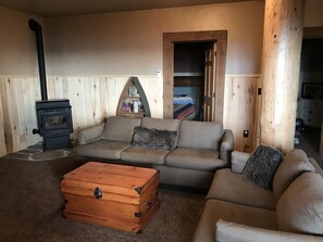 Smart TV, fireplace, DVD player, ping pong