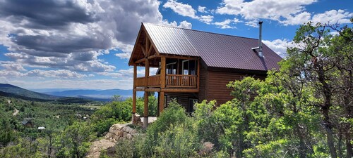 Beautiful Cabin Tucked away in Utah Mountains located in Pine Creek Resort
