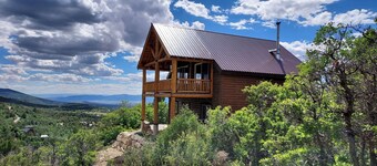 Beautiful Cabin Tucked away in Utah Mountains located in Pine Creek Resort