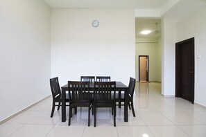 Enjoy meals in this dining area with a rectangular table and six chairs.