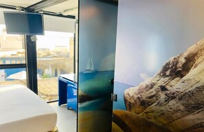 笔记本电脑工作区、遮光窗帘、免费 WiFi、床单