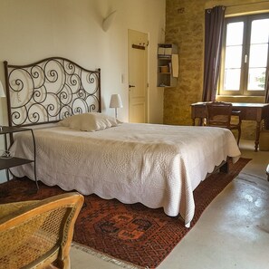 4 habitaciones, tabla de planchar con plancha y wifi gratis 