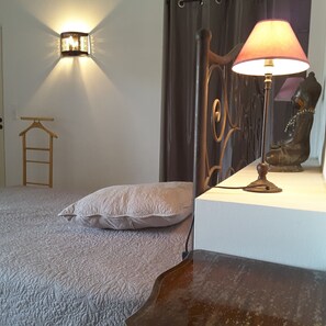4 bedrooms, iron/ironing board, free WiFi - Authentic Stone Farmhouse with Private Pool – Bouchet, Drôme Provençale (Bouchet)