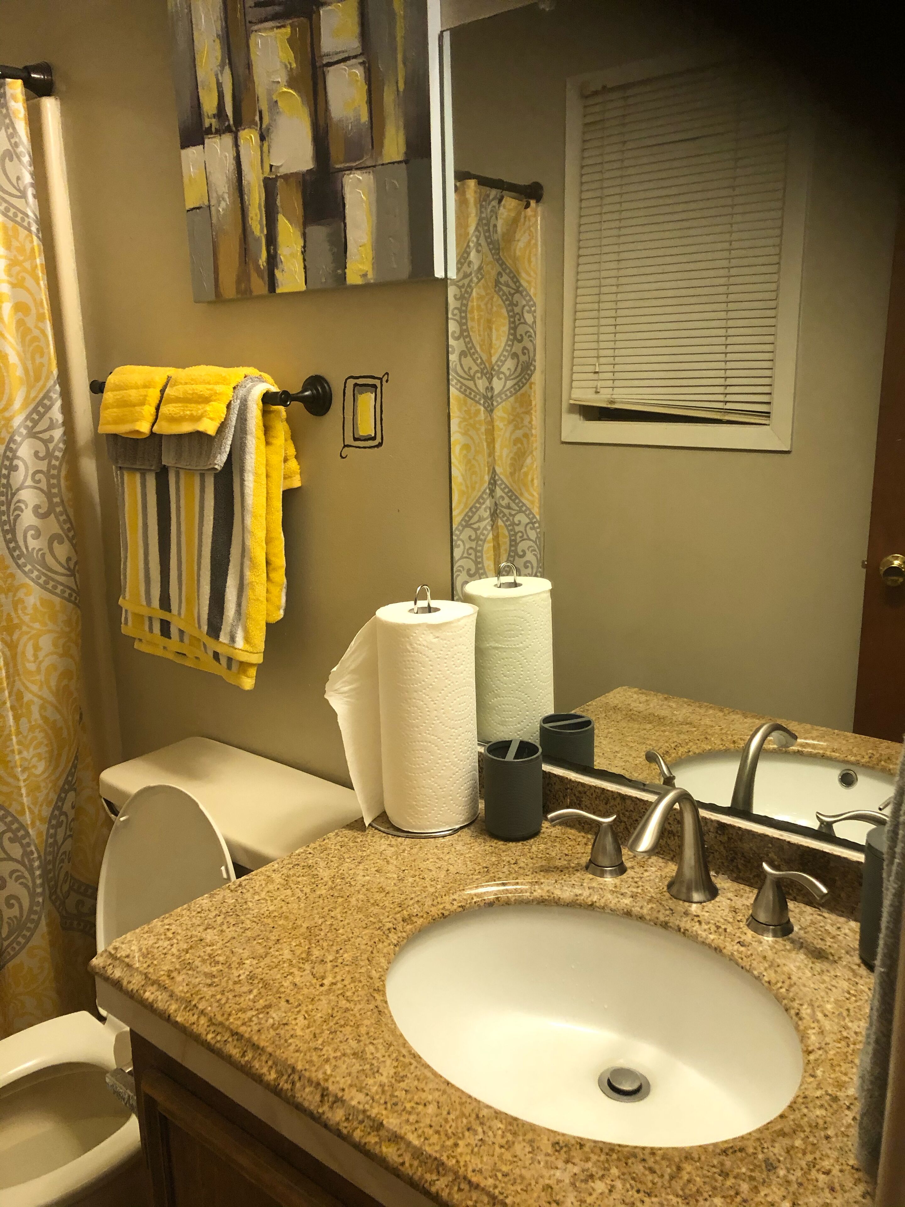 Hårføner, håndklær og toalettpapir