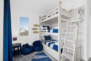 4 bedrooms, iron/ironing board, free WiFi, bed sheets