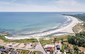 Una spiaggia nelle vicinanze