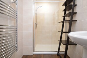 Shower, towels