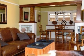 Smart-TV, Kamin, Bücher