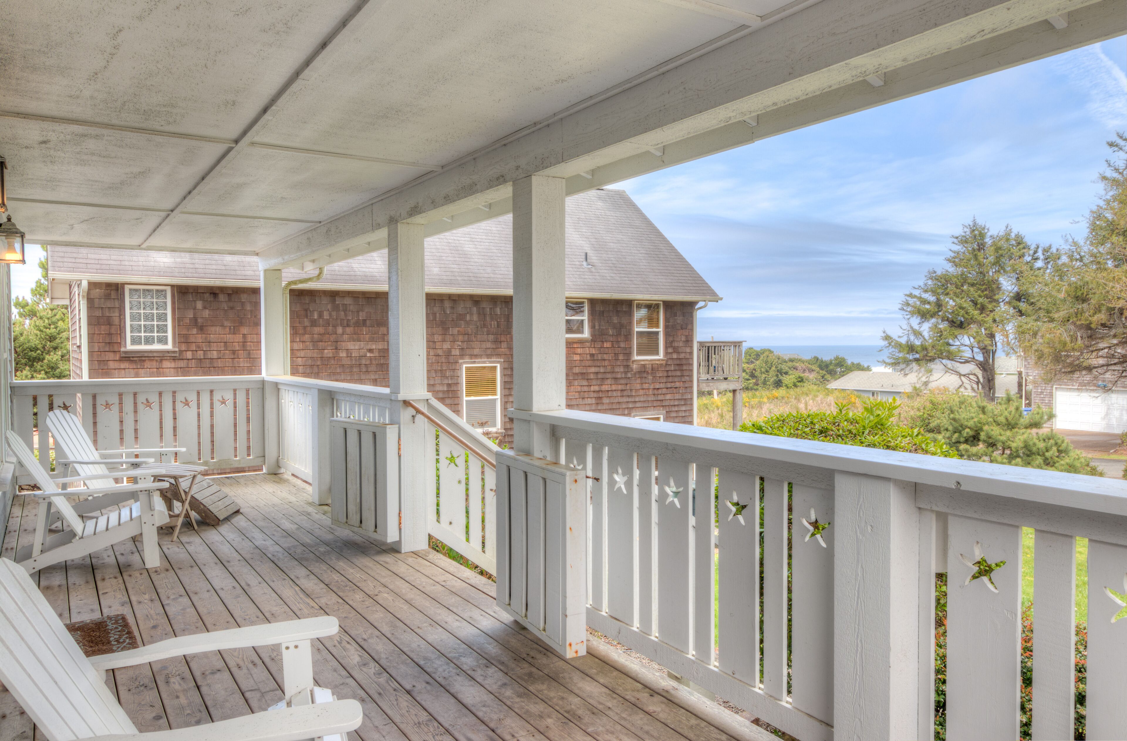 Sea Bleu- Beautiful Roads End Home with Carriage House