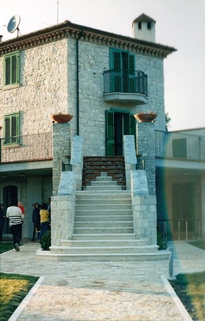 Exterior - Restored farmhouse in the Molise countryside (Vinchiaturo)