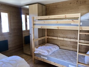4 chambres, chambres insonorisées, fer et planche à repasser