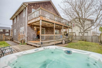 Back Yard with Hot Tub Amenity