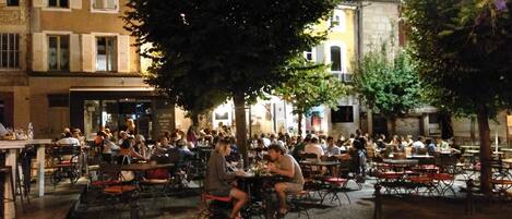 屋外ダイニングエリア