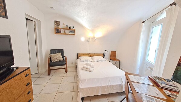 1 bedroom, free WiFi, bed sheets