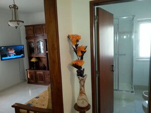 Interior - Apis Yellow Apartment, Lift, Cable TV, Wifi (Rinchoa)