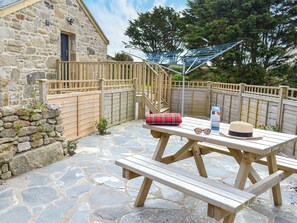 Outdoor dining - 2 bedroom accommodation in Trewellard, near St Just (Trewellard, near St Just)