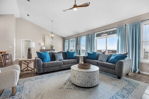 TV - Beach Front Beauty 🐚 Direct Beach Access + Stunning Views + Dog Friendly 🐾 (Pensacola Beach)