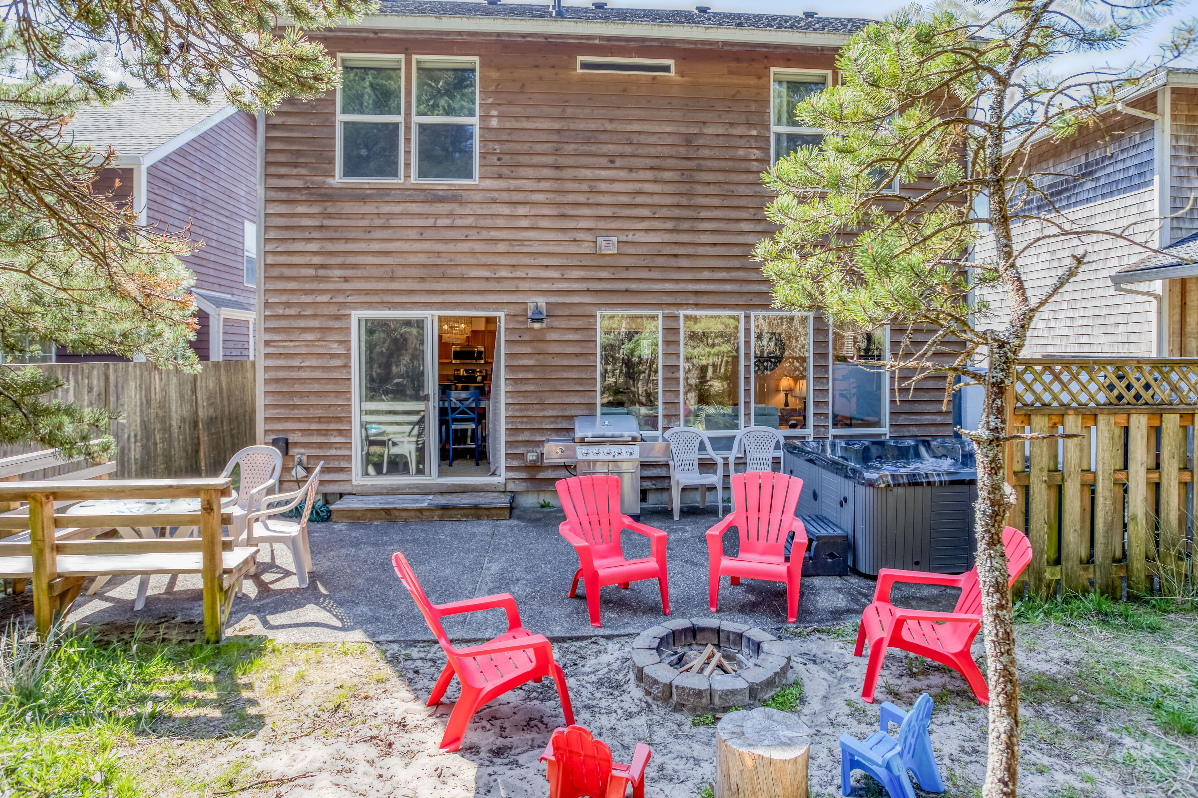 Modern 3 Bedroom Pacific City Home with Hot Tub, Near Pelican Pub and Brewery
