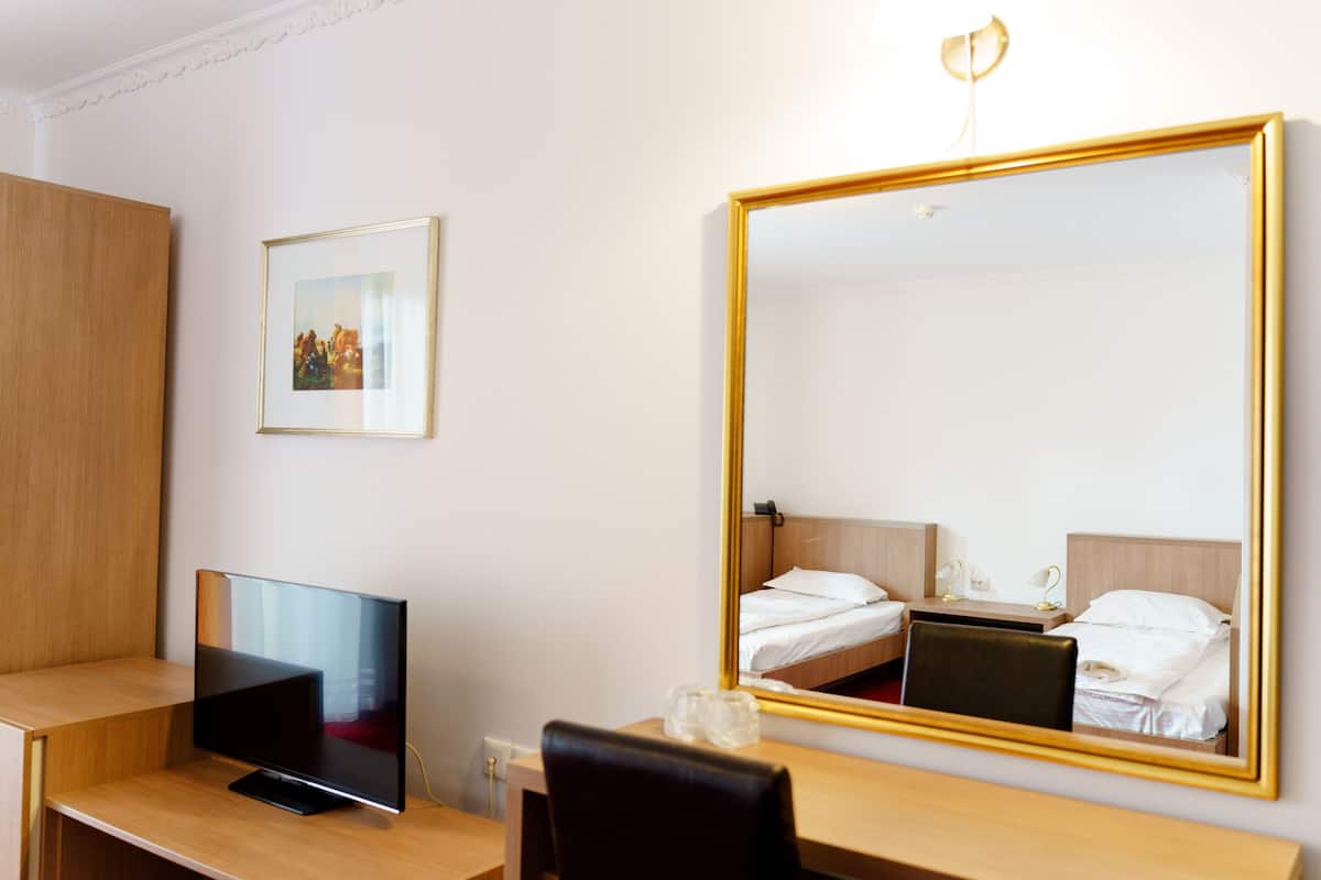 Familiekamer, Meerdere bedden | Een kluis op de kamer, individueel gedecoreerd, individueel gemeubileerd