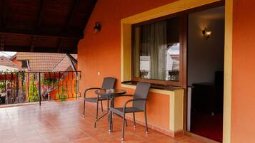 Chambre Double Supérieure, 1 grand lit | Coffres-forts dans les chambres, décoration personnalisée