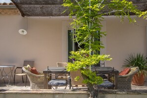 Outdoor dining - Villa with private pool, Clansayes – Drôme Provençale (Clansayes)