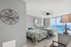 3 bedrooms, free WiFi, bed sheets - Oceanfront condo in Panama City Beach, REMODELED 3BR, ideal for 10 guests. (Panama City Beach)