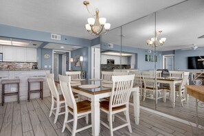 Dining - Tower 3, 3 bedroom! UPDATED UNIT!!! FREE BEACH CHAIRS! (Panama City Beach)