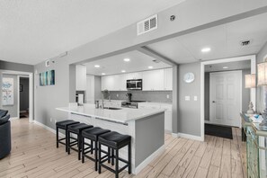 Fridge, microwave, oven, stovetop - Oceanfront condo in Panama City Beach, REMODELED 3BR, ideal for 10 guests. (Panama City Beach)