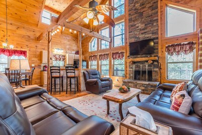 Custom Built Cabin with Sauna, Hot Tub & Wrap Around Porch, Pet Friendly 3BR 3BA