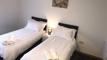 2 bedrooms, iron/ironing board, WiFi, bed sheets