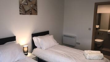 2 bedrooms, iron/ironing board, WiFi, bed sheets