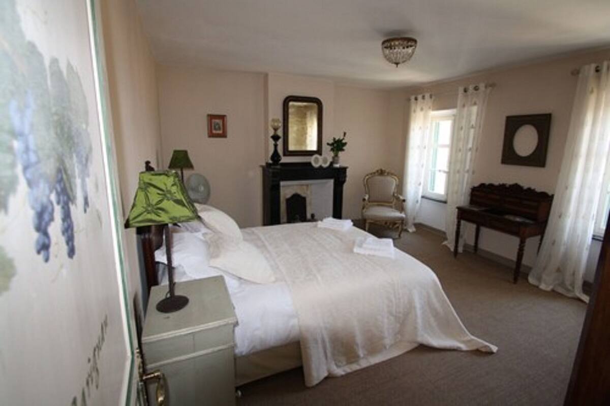 Blackout curtains, free WiFi, bed sheets