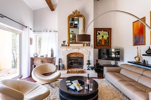 TV, fireplace, DVD player