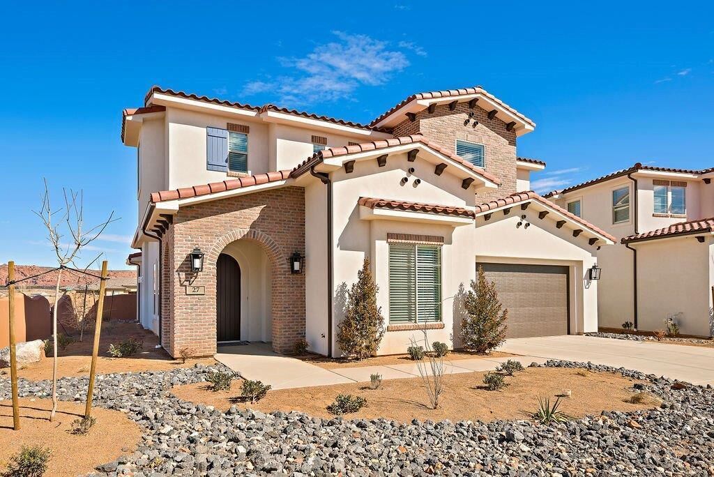 Arcadia 27 | STEPS to the clubhouse * Red Mountain Views * Sleeps 19