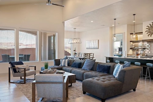 Steps to the Pool | Red Mountain View | BBQ | Outdoor Dining Space | Arcadia #27