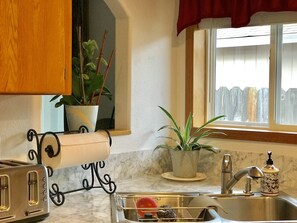 Interior - Quiet, comfortable home. Near Intel and Nike campuses. (Hillsboro)