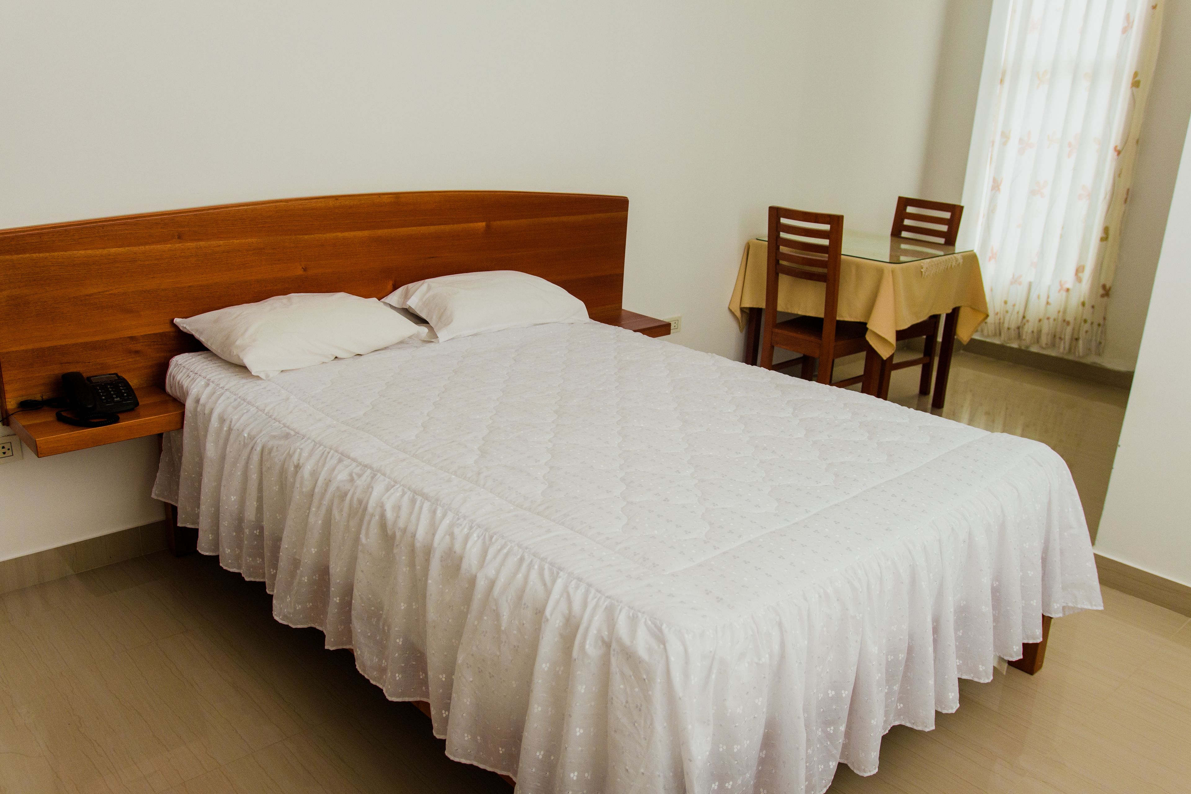 Minibar, coffres-forts dans les chambres, Wi-Fi gratuit, draps fournis