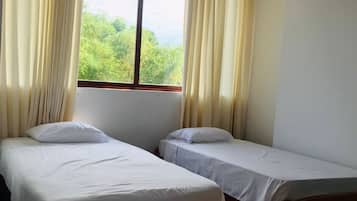 Minibar, coffres-forts dans les chambres, Wi-Fi gratuit, draps fournis