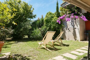 Terrace/patio - House for rent, private garden, Drôme Provençale (Saint-Paul-Trois-Châteaux)