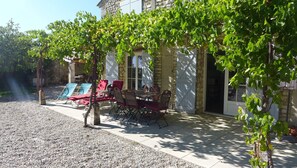 Outdoor dining - Character house with private heated pool – Clansayes, Drôme Provençale (Clansayes)