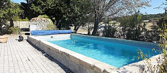 Côté Sud, charming stone gîte with private swimming pool, Drôme