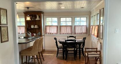 Church Street Cottage In the village of Oriental